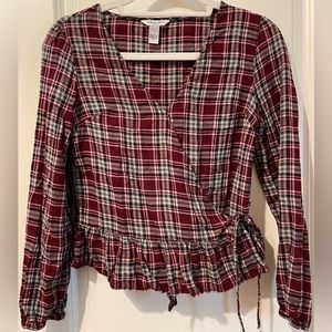 Top long sleeve blouse with plaids print, size S.